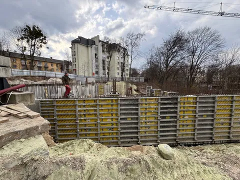 Багатофункційна будівля на Пасічній: фото з будмайданчика, Березень 2026