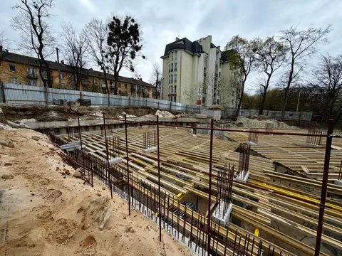 Багатофункційна будівля на Пасічній: фото з будмайданчика, Квітень 2026